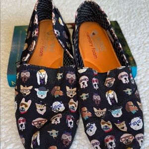 Bobs by Skechers Black Slip on Flats with Dog Print. Size 7.5
